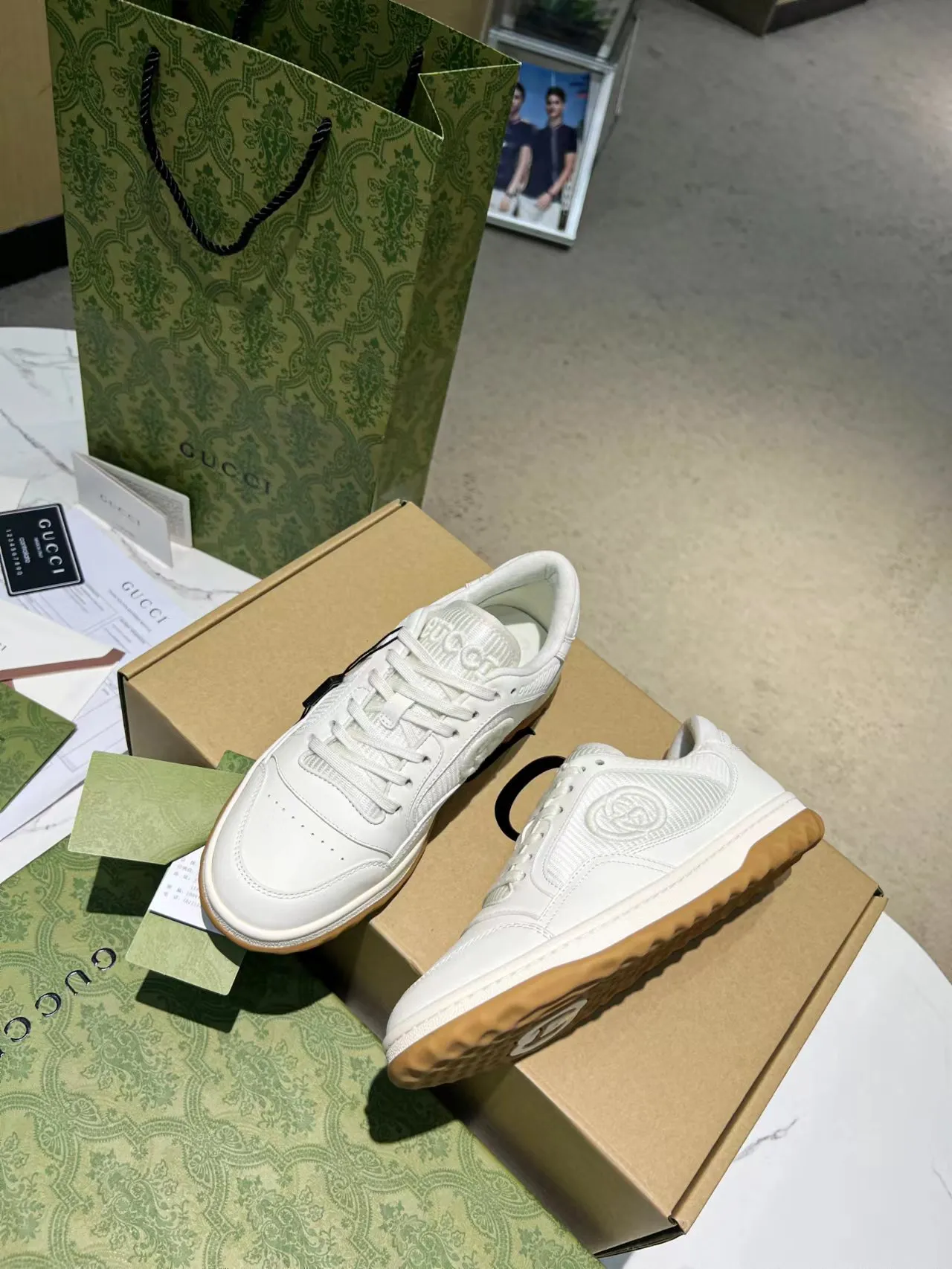 👟👟Ex-factory price 520👟👟 2023 new and highest version of Kuqi Gucci men's and women's small dirty shoes, original version 1: dismantling and re-engraving, no matter the last shape, details, or materials, we have carefully selected them, just to make them good and make your feet feel more comfortable. The texture is the best in the entire network, welcome to shop around for comparison. Color: Synchronized color at the counter, 9 colors available. Size: Female 35-40. Male 39-44